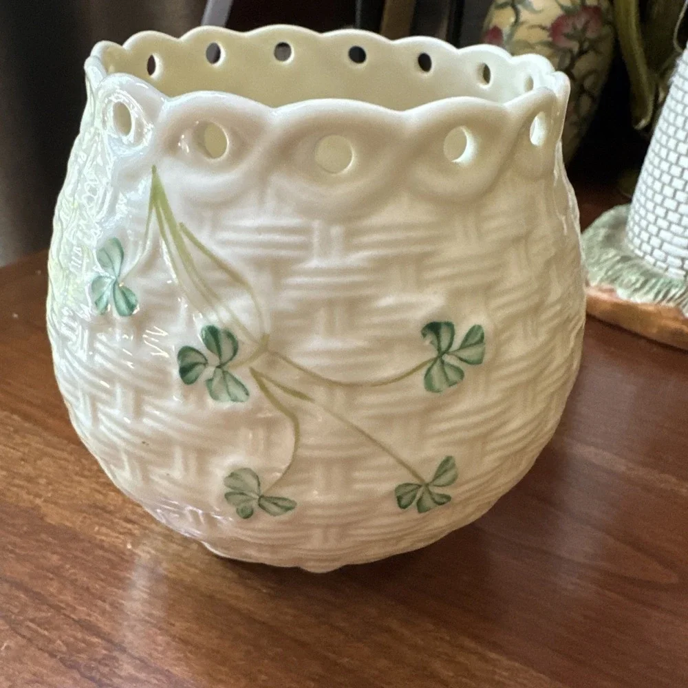 Vintage Belleek Ireland Shamrock Basketweave Vase 6th Green Mark 1965-1980 AS IS